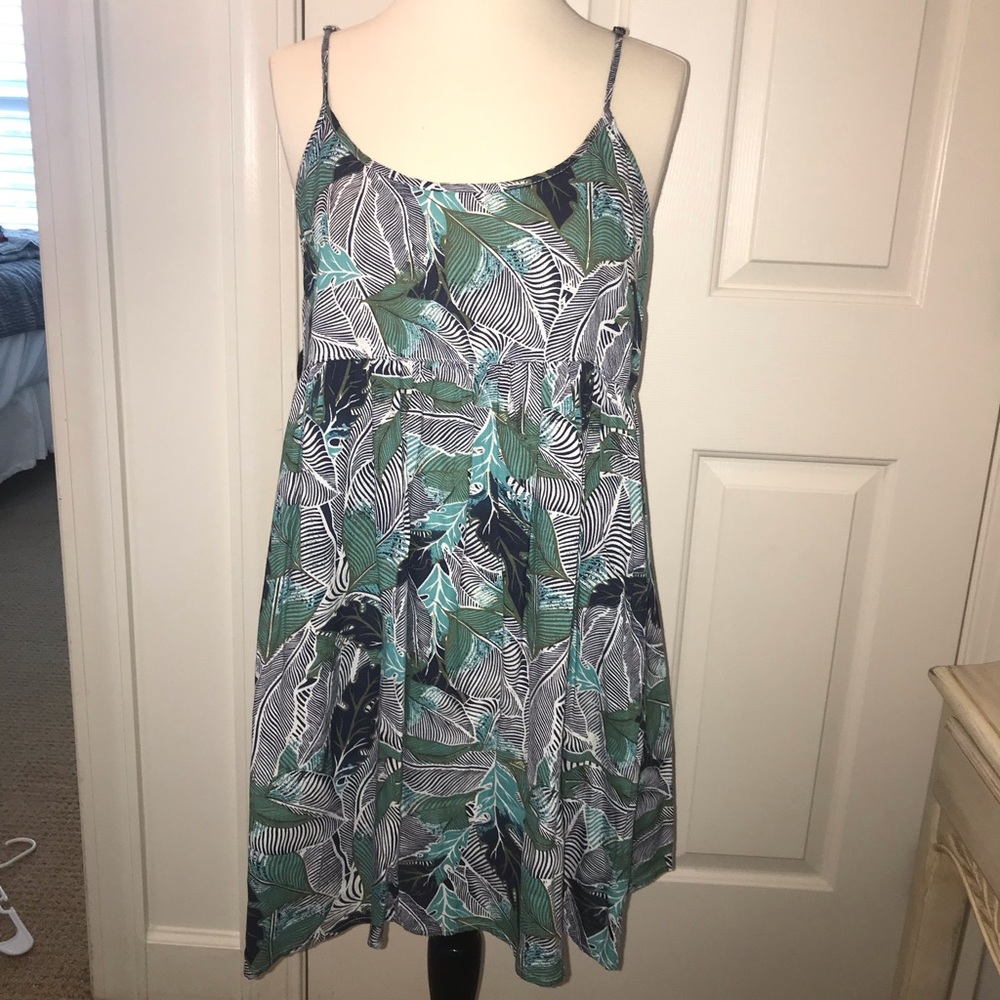 Roxy leaf patterned casual dress